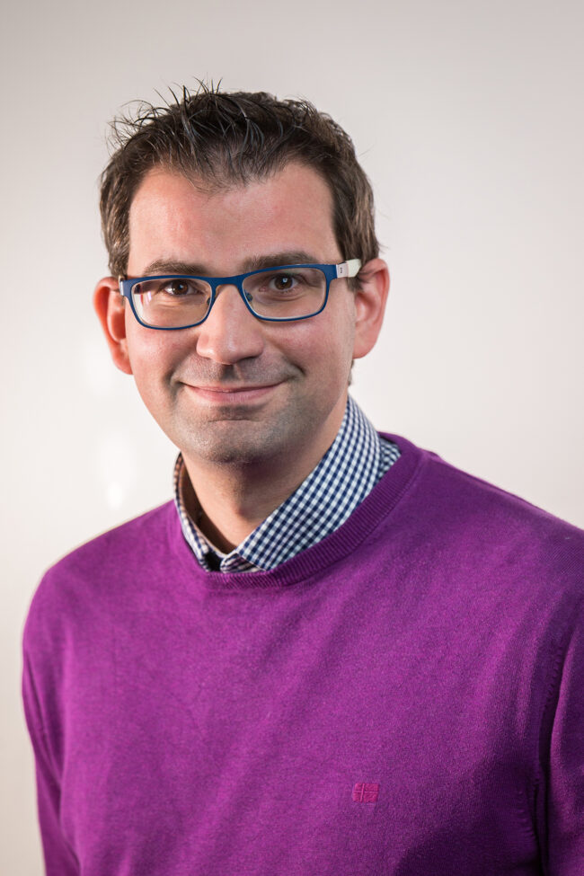 Botschen Peter aus Viersen. Kandidiert im Wahlkreis Düsseldorf. Lehrer Realschule an der Josefskirche.