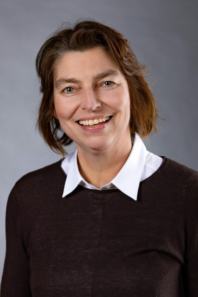 aus Bochum. Kandidiert für im Wahlkreis Arnsberg. Lehrer an der Anne Frank Realschule.