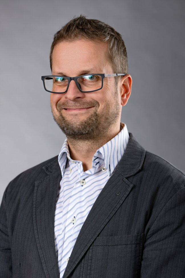 Dirk Bader aus Paderborn. Kandidiert im Wahlkreis Detmold. Lehrerin an der Realschule in der Südstadt.