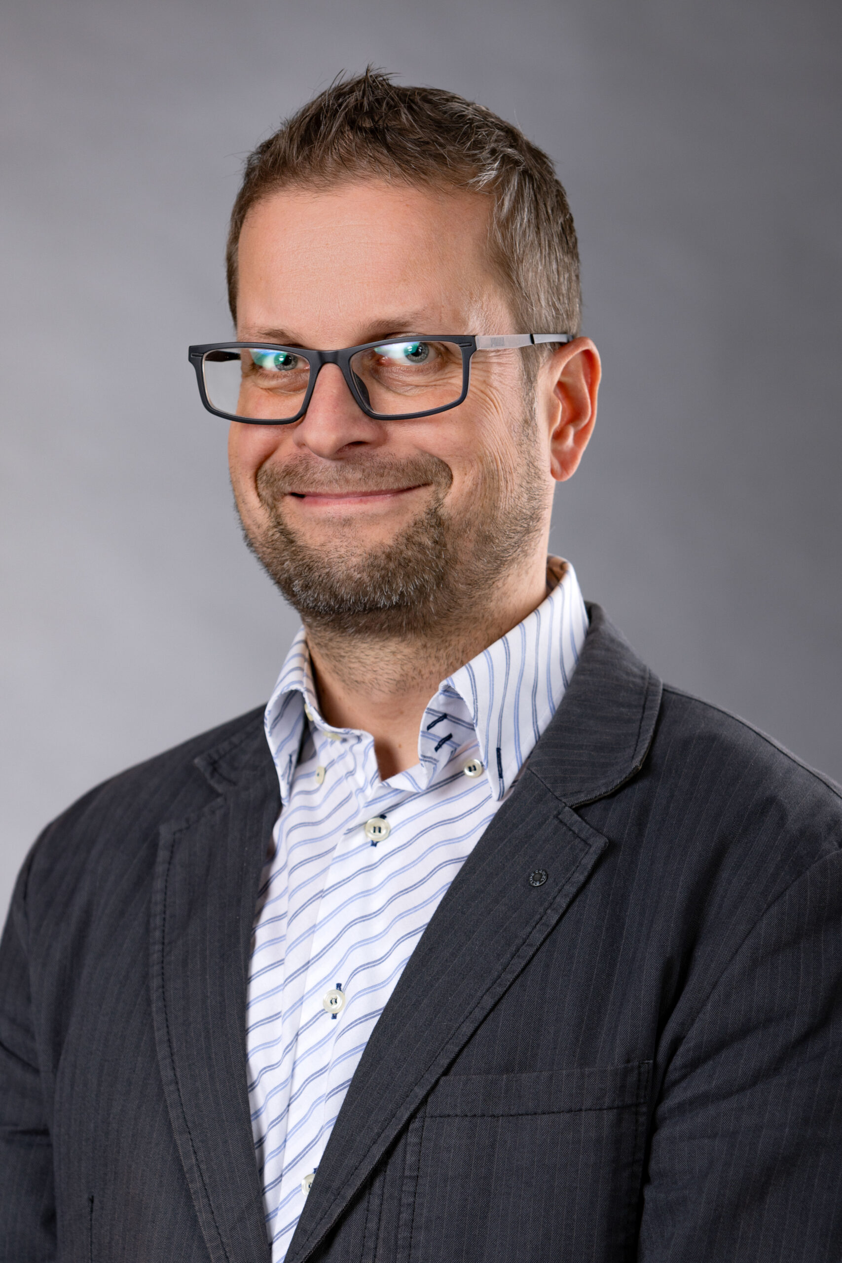 Dirk Bader aus Paderborn. Kandidiert im Wahlkreis Detmold. Lehrerin an der Realschule in der Südstadt.