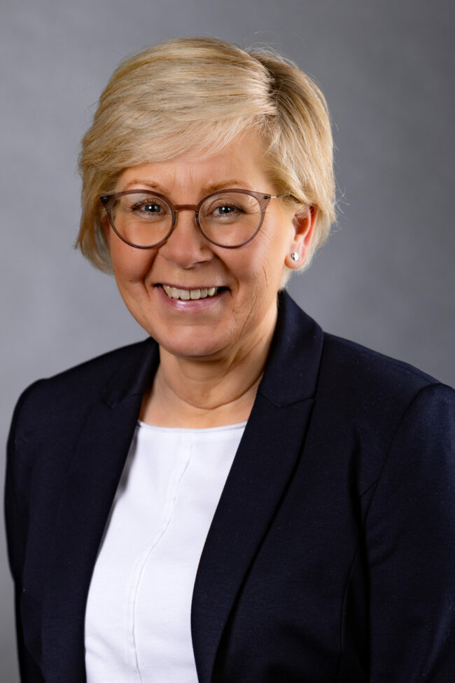 Gisela Goldstein aus Büren. Kandidiert im Wahlkreis Detmold. Lehrerin an der Gesamtschule Büren.